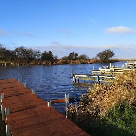 6 Person In Hemmet-by Traum *