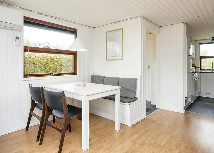 6 Person In Hemmet-by Traum